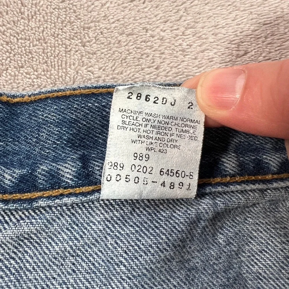Vintage Levis 505 Jeans Men's 36x31 Medium Wash Denim Regular Fit Straight Leg